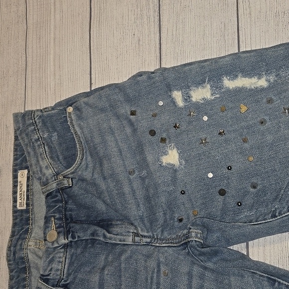 Blank NYC Crop Girlfriend Distressed & Studded Jeans Medium Wash Size 28 NWOT - Picture 4 of 13